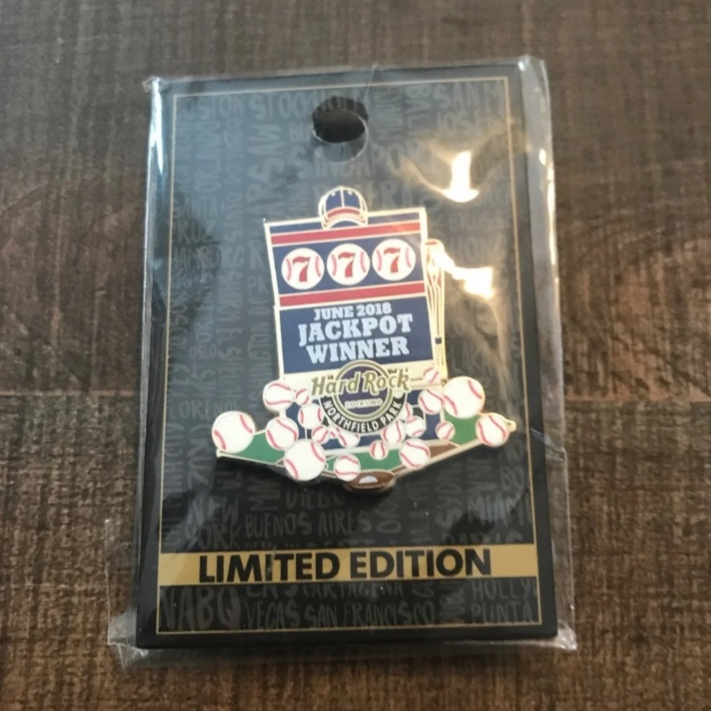 Hard Rock Pin - Picture 5 of 5